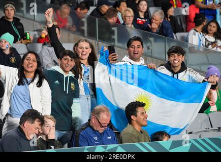 Auckland, Neuseeland. 24. Juli 2023. Argentinische Fans reagieren vor dem Gruppenspiel zwischen Italien und Argentinien auf der FIFA Women's World Cup Australia & Neuseeland 2023 in Auckland, Neuseeland, 24. Juli 2023. Kredit: Guo Lei/Xinhua/Alamy Live News Stockfoto