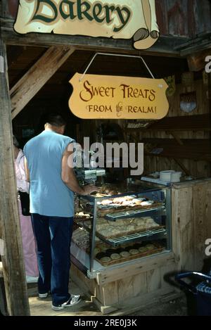 Gold Canyon AZ USA. 2/1999. Arizona Renaissance Festival Lifestyle 16. Century findet in der Regel von 10 Uhr bis 6 Uhr samstags und sonntags vom 4. Februar bis 2. April bei jedem Wetter statt. Bunte Kostüme, jede Menge Essen und wundervolle Unterhaltung für Jung und Alt. Stockfoto