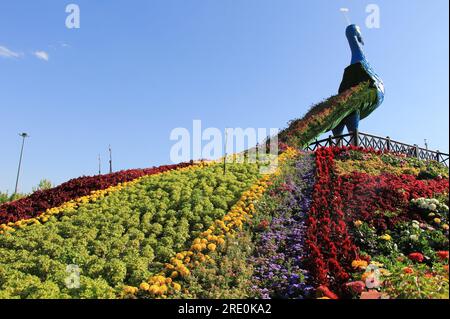 Der Blumengarten Seljuk befindet sich im Stadtteil Selcuklu von Konya. Pfauenmotiv im Garten. Stockfoto
