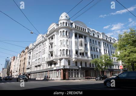 Das berüchtigte „Eckhaus“ in der Brīvības-Straße in Riga, auch bekannt als Sitz des sowjetischen KGB in Lettland Stockfoto