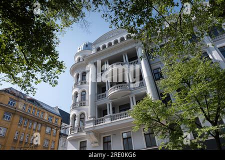 Das berüchtigte „Eckhaus“ in der Brīvības-Straße in Riga, auch bekannt als Sitz des sowjetischen KGB in Lettland Stockfoto