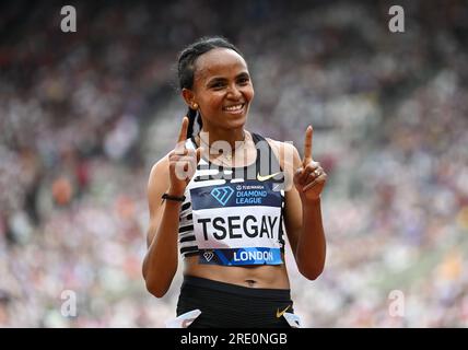 London, England. 23. Juli 2023. Gudaf Tsegay aus Äthiopien gewinnt das 5000-Meter-Rennen der Frauen in einem Meeting-Rekord und einer persönlichen Bestzeit von 14:12,29 in der London Diamond League. Kredit: Nigel Bramley/Alamy Live News Stockfoto