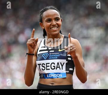 London, England. 23. Juli 2023. Gudaf Tsegay aus Äthiopien gewinnt das 5000-Meter-Rennen der Frauen in einem Meeting-Rekord und einer persönlichen Bestzeit von 14:12,29 in der London Diamond League. Kredit: Nigel Bramley/Alamy Live News Stockfoto
