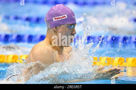 Fukuoka, Japan. 24. Juli 2023. Qin Haiyang aus China tritt am 24. Juli 2023 bei der Wasserweltmeisterschaft in Fukuoka, Japan, beim Brustschlag-Finale der Männer 100m an. Kredit: Xia Yifang/Xinhua/Alamy Live News Stockfoto