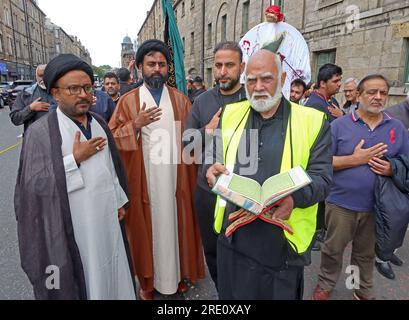 Scottish Shia Muslims, Annual Imam Hussain Peace Walk, liest Quran durch 36 Great Jct Street, Leith, Edinburgh, Schottland, UK, EH6 5LA Stockfoto