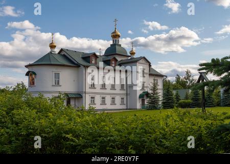 Wladimir-Tempel im Dorf Borodino, Russland. Stockfoto