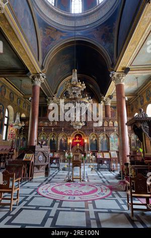 Das Innere der orthodoxen Kirche Sveta Petka (St. Paraskeva) in Plovdiv Bulgarien. Juli 2023. Stockfoto