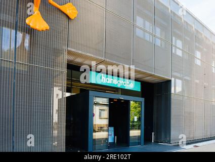 Schiltach, Deutschland - 14. Juli 2022: Haupteingang zum Museum Hansgrohe in Deutschland - Hersteller von Sanitär- und Sanitärarmaturen. Stockfoto