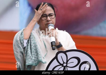 Cancun, Mexiko. 21. Juli 2023. 21. Juli 2023, Kolkata, Indien: Ministerpräsident des indischen Bundesstaates Westbengalen und Oberhaupt der Trinamool Congress (TMC)-Partei Mamata Banerjee spricht auf einem Massentreffen anlässlich des jährlichen Märtyrertages. Am 21. Juli 2023 in Kalkutta, Indien. (Foto: Dipa Chakraborty/Eyepix Group/Sipa USA) Guthaben: SIPA USA/Alamy Live News Stockfoto