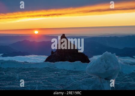 Sonnenaufgang von der Schulter des Mount Rainer. Washington. Stockfoto