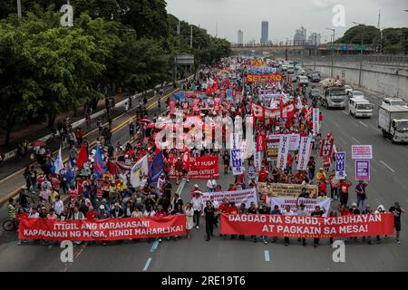 Quezon City, Metro Manila, Philippinen. 24. Juli 2023. Tausende von Demonstranten, die Schilder trugen, versammeln sich vor der zweiten Rede des philippinischen Präsidenten Ferdinand Marcos Jr. zur Lage des Staates der Nation (SONA) in Manila, Philippinen. (Kreditbild: © Basilio Sepe/ZUMA Press Wire) NUR REDAKTIONELLE VERWENDUNG! Nicht für den kommerziellen GEBRAUCH! Stockfoto