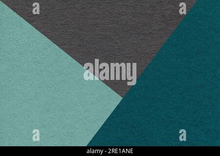 Textur des Farbpapierhintergrunds Craft Cyan, Smaragd und Schwarz, Makro. Struktur von klassischer abstrakter blaugrüner Karton mit geometrischer Form und gr Stockfoto