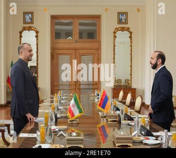 Teheran, Iran. 24. Juli 2023. Iranischer Außenminister HOSSEIN AMIR-ABDOLLAHIAN (L) trifft sich mit seinem Amtskollegen aus Armenien ARARAT MIRZOYAN (Kreditbild: © iranisches Außenministerium via ZUMA Press Wire) NUR REDAKTIONELLE VERWENDUNG! Nicht für den kommerziellen GEBRAUCH! Stockfoto