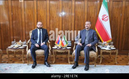 Teheran, Iran. 24. Juli 2023. Iranischer Außenminister HOSSEIN AMIR-ABDOLLAHIAN (R) trifft sich mit seinem Amtskollegen aus Armenien ARARAT MIRZOYAN (Kreditbild: © iranisches Außenministerium via ZUMA Press Wire) NUR REDAKTIONELLE VERWENDUNG! Nicht für den kommerziellen GEBRAUCH! Stockfoto