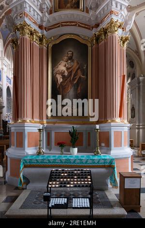 Innere der Kathedrale Basilika der Apostel St. Peter und St. Paul aus Kaunas, Litauen Stockfoto