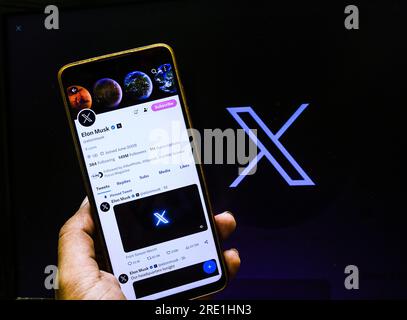 Diese Abbildung zeigt das neue Twitter-Logo „x“ auf einem Smartphone. Twitter Inc Stockfoto