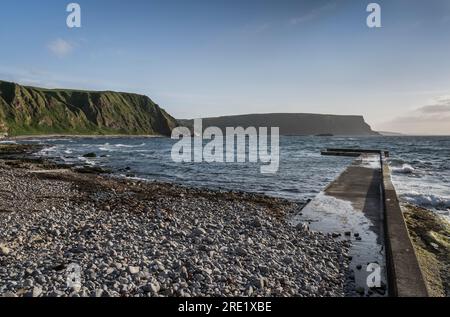 Kleines Fischerdorf an der Nordküste schottlands Stockfoto