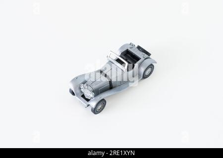Hasselt. Limburg - Belgien 12-06-2023. Jaguar ss 100. Spielzeugmodell eines alten Autos. Mit Spuren von Zeit und Schrammen. Vorn links Stockfoto