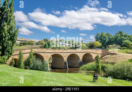 Die älteste Brücke Australiens wurde 1823 von Sträflingen in Richmond Tasmanien erbaut Stockfoto