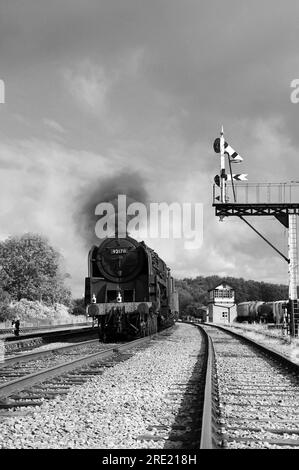 '92212' läuft als '92178' bei swithland Sidings mit einer Mischware. Stockfoto