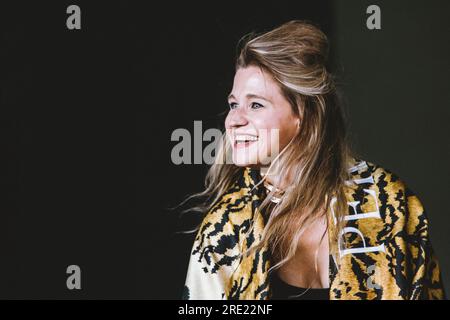 Sanne Greet Putseys, besser bekannt als Selah Sue, tritt live während eines Konzerts in Madrid auf. Stockfoto