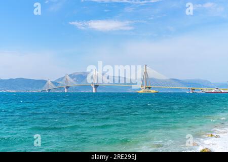 Moderne Brücke Rion-Antirion. Die Brücke, die die Städte Patras und Antirrio, Griechenland, verbindet Stockfoto