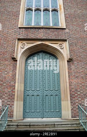 Die Tür der Kirche Saint Malachys in Belfast Stockfoto