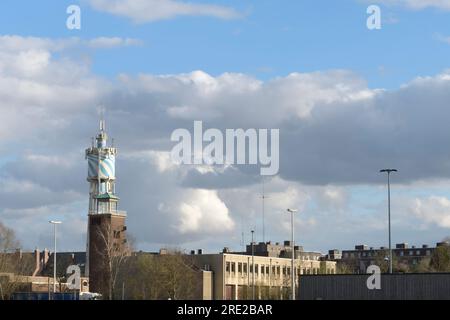 Hasselt. Limburg - Belgien 26-03-2021. Wasserturm in der Stadt Hasselt in Belgien. Vor dem Hintergrund eines bewölkten Himmels Stockfoto