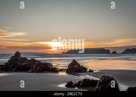 Sonnenuntergang über Marloes Beach, Pembrokeshire, Wales, Großbritannien Stockfoto