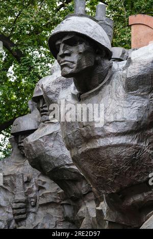 Kasachstan, Almaty. Denkmal der Toten des Zweiten Weltkriegs aus der Sowjetzeit, Panfilov Guardsmen Park. Stockfoto