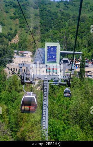 Kasachstan, Almaty. Shymbulak Seilbahn zum Skigebiet. Stockfoto