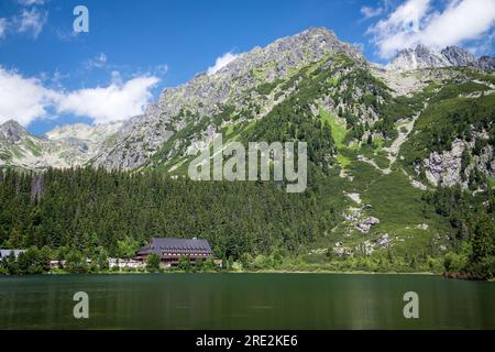 Bergsee Popradske Pleso im Nationalpark High Tatras, Slowakei Stockfoto