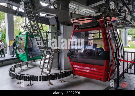 Kasachstan, Almaty. Gondelbahn zum Kok-Tobe Park. Stockfoto