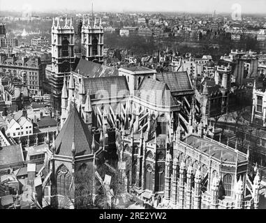 London, England: 3. September 1939 Westminster Abbey in London mit den Zwillingstürmen. Mit der Kriegserklärung wird die historische Abtei zum Ziel für feindliche Flugzeuge. Stockfoto