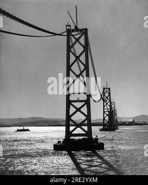 San Francisco, Kalifornien: 27. Oktober 1935 Blick von Yerba Buena Island auf die im Bau befindliche San Francisco-Oakland Bay Bridge. Stockfoto