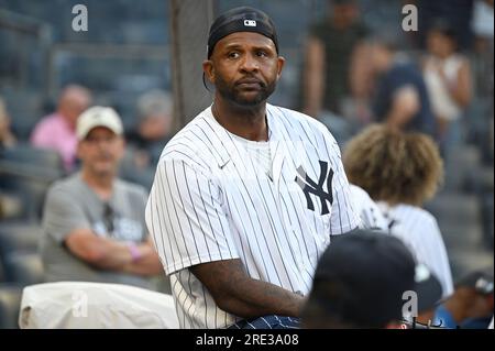 New York, USA. 24. Juli 2023. Der ehemalige Profi-Baseballspieler CC Sabathia reagiert auf sein „CC Sabathia and Friends Celebrity Softball“-Spiel, bei dem die „PitCChIn“-Stiftung im Yankee Stadium im New Yorker Stadtteil Bronx, NY, am 24. Juli 2023 unterstützt wird. (Foto: Anthony Behar/Sipa USA) Guthaben: SIPA USA/Alamy Live News Stockfoto