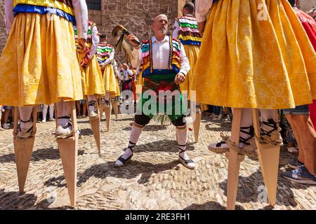 Der Tanz der Stelzen. Danzadores de Anguiano. Das Dorf Anguiano. Provinz La Rioja. Spanien. Europa Stockfoto