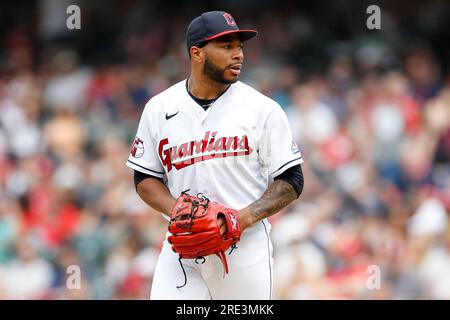 Cleveland Guardians, der den Pitcher startet Xzavion Curry (44) wirft während eines regulären MLB-Saisonspiels zwischen Philadelphia Phillies und Cle auf den Teller Stockfoto