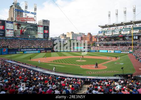 Allgemeiner Blick auf Progressive Field während eines regulären MLB-Saisonspiels zwischen den Philadelphia Phillies und Cleveland Guardians, Sonntag, 23. Juli 2023 in Stockfoto