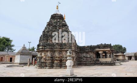 INDIEN, KARNATAKA, GADAG, 2023. Juni, Tourist at Shri Someshwara Temple Complex, 11. Jahrhundert antiker Tempel, Lakshmeshwar Stockfoto