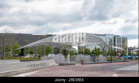 Tay Whale von Lee Simmons an der Waterfront in Dundee. Er besteht aus rostfreiem Duplex-Stahl und misst 35m mm von Kopf bis Ende und 18m mm zwischen den Rippen. Stockfoto