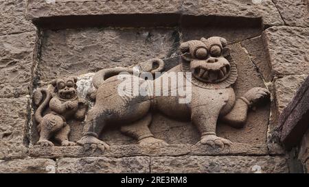 Skulptur des alten Löwen an der Mauer der Malik-E-Maidan-Kanone, Vijayapur, Karnataka, Indien Stockfoto