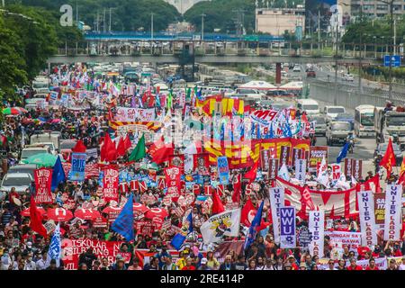 Quezon City, Rizal, Philippinen. 24. Juli 2023. Demonstranten konzentrieren sich auf die Menschenrechtsverletzungen der Regierung, die souveränen Rechte über die Westphilippinische See, Arbeitslosigkeit, Lohnerhöhungen und andere soziale Probleme, mit denen das Land noch immer konfrontiert ist. (Kreditbild: © Ryan Eduard Benaid/ZUMA Press Wire) NUR ZUR REDAKTIONELLEN VERWENDUNG! Nicht für den kommerziellen GEBRAUCH! Stockfoto