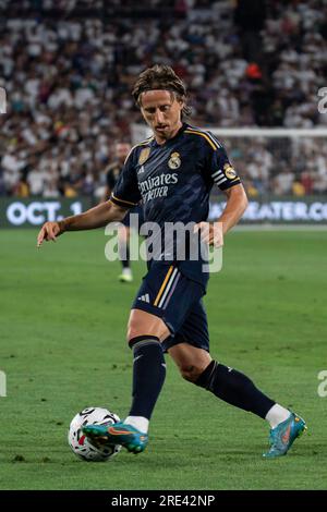 Real Madrid Mittelfeldspieler Luka Modrić (10) während der Fußball-Champions-Tour gegen den AC Mailand, Sonntag, den 23. Juli 2023, beim Rose Bowl in Pasadena, Kalifornien. R Stockfoto