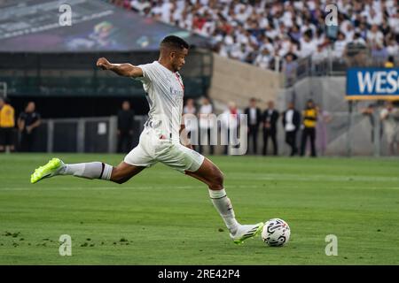 AC Milan Forward Junior Messias (30) schießt während der Fußball-Champions-Tour gegen Real Madrid am Sonntag, den 23. Juli 2023, beim Rose Bowl in Pa Stockfoto