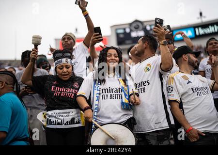 Echte Madrider Fans während der Fußball-Champions-Tour gegen den AC Mailand, Sonntag, den 23. Juli 2023, beim Rose Bowl in Pasadena, Kalifornien. Real Madrid besiegte AC Stockfoto