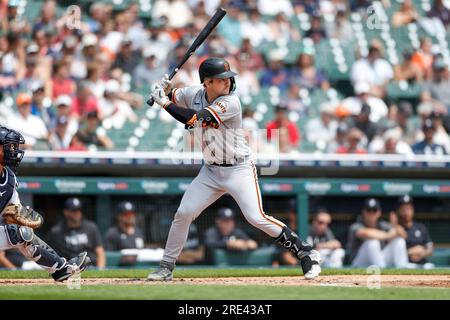 Patrick Bailey (14), Catcher der San Francisco Giants, wartet während eines regulären MLB-Saisonspiels zwischen den San Francisco Giants und Detroit tig auf das Spielfeld Stockfoto