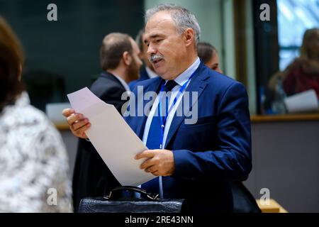 Brüssel, Belgien. 25. Juli 2023. Der Landwirtschaftsminister Istvan NAGY nimmt am 25. Juli 2023 an einer Tagung des Europäischen Rates für Landwirtschaft und Fischerei in Brüssel (Belgien) Teil. Kredit: ALEXANDROS MICHAILIDIS/Alamy Live News Stockfoto