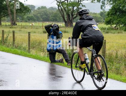 Ein erfahrener Triathlet, der während des Ullswater „Sprint“ Triathlon in Lake Ullswater, Cumbria, Großbritannien fotografiert wurde Stockfoto