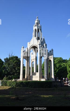 Victoria Memorial. Großes Baldachin aus italienischem Kalkstein, der Königin Victoria gewidmet ist. Es wurde am 24. März 1906 von James Digges La Touche eröffnet. Die Stockfoto